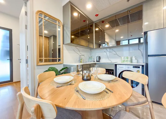 Luxury Downtown 2br 2ba Sky Pool Gym 5min Walk To Siam Paragon * Bangkok