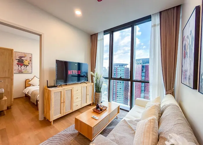 Luxury Downtown 2br 2ba Sky Pool Gym 5min Walk To Siam Paragon