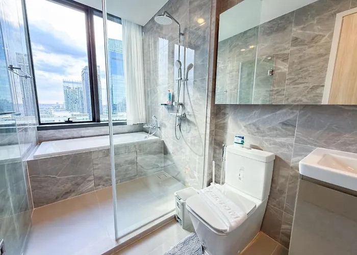 Luxury Downtown 2br 2ba Sky Pool Gym 5min Walk To Siam Paragon *
