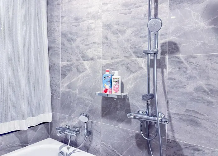 Luxury Downtown 2br 2ba Sky Pool Gym 5min Walk To Siam Paragon Bangkok